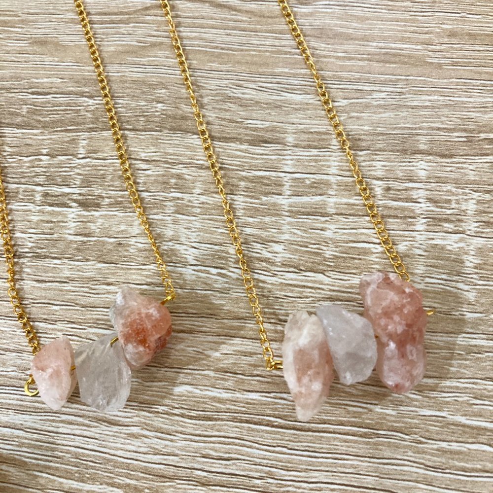 Natural Raw Cut Multicolored Quartz Stone Pendant Gold Necklace - Picture 4 of 4